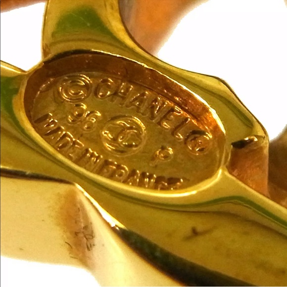 ⭐️Chanel CC Logo Turnlock Bracelet Gold Bracelet - Picture 4 of 6